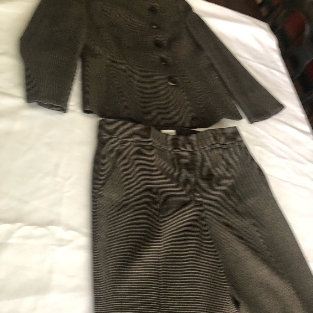 Armani Collezioni suit - Picture 2 of 8
